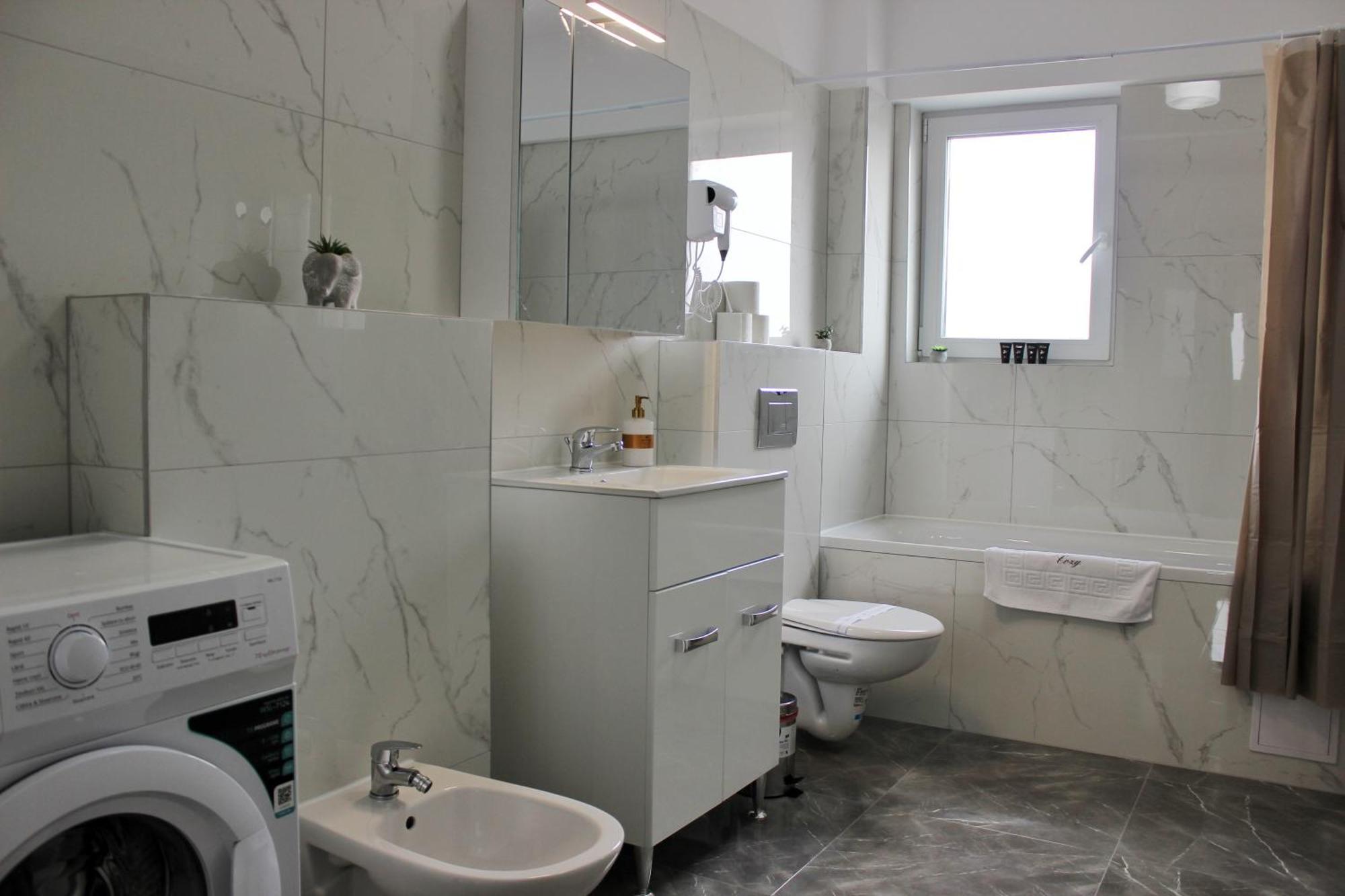 Cozy Apartments In Centre Of Suceava Near Kaufland And University Exterior photo