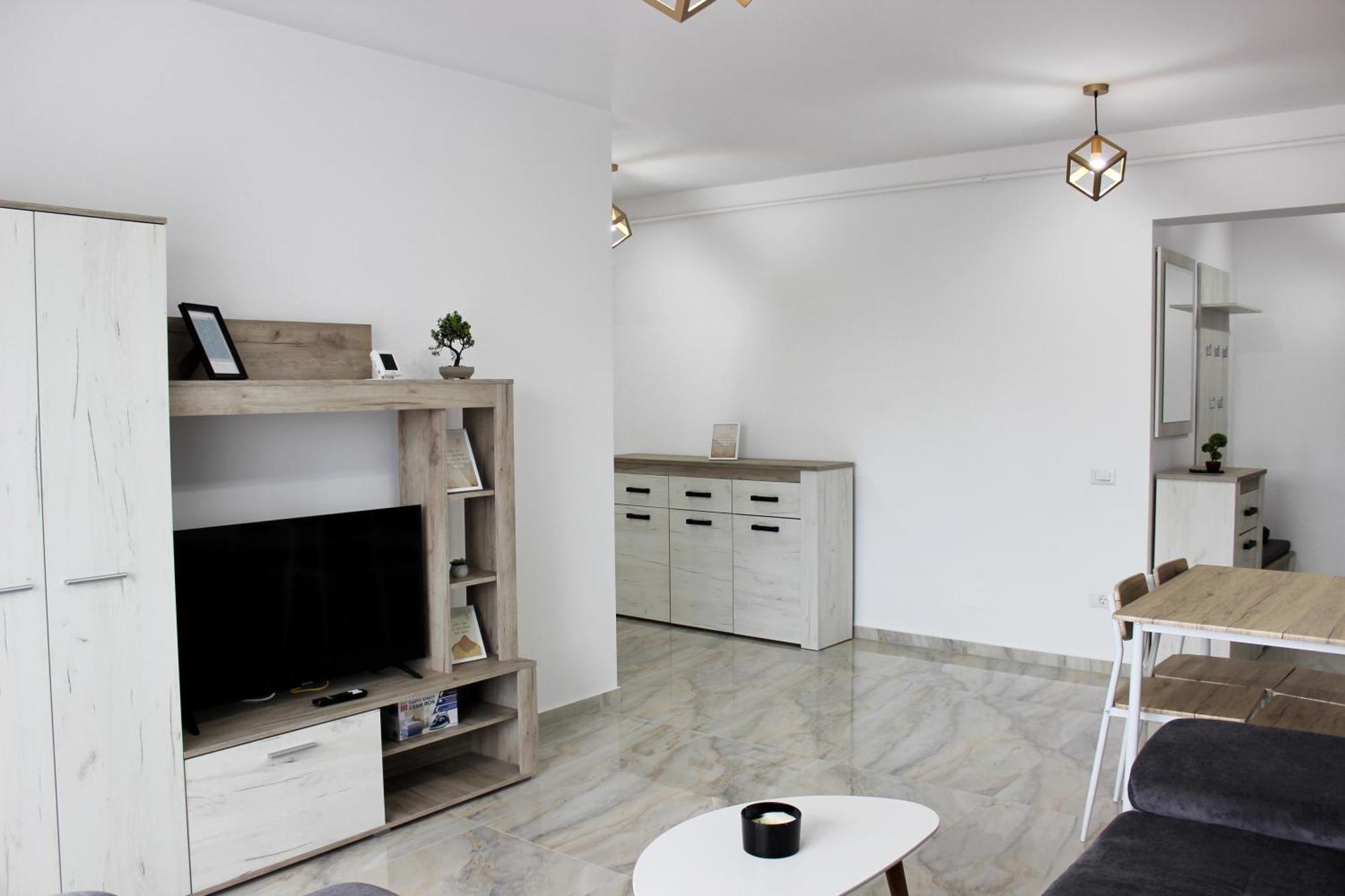 Cozy Apartments In Centre Of Suceava Near Kaufland And University Exterior photo